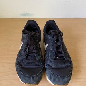NIKE black trainers